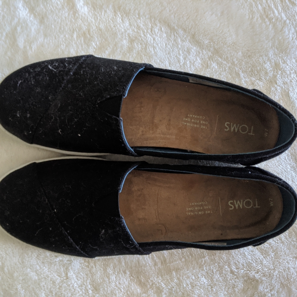 Tom's faux velvet black slip ons size 7